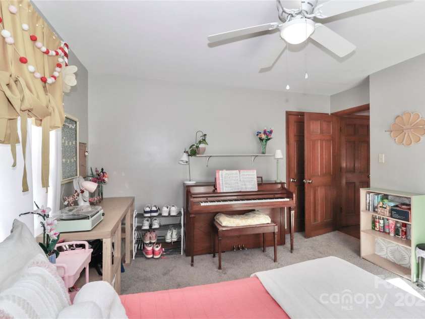 125 Little John Road, Statesville, NC 28625.  MLS# CAR4239716, YatesRealty ID 7648. 