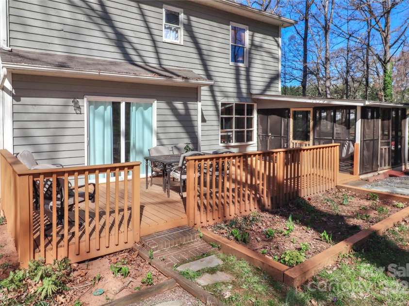 125 Little John Road, Statesville, NC 28625.  MLS# CAR4239716, YatesRealty ID 7648. 