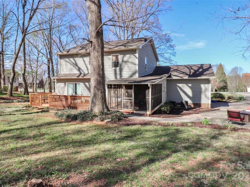 125 Little John Road, Statesville, NC 28625.  MLS# CAR4239716, YatesRealty ID 7648. 