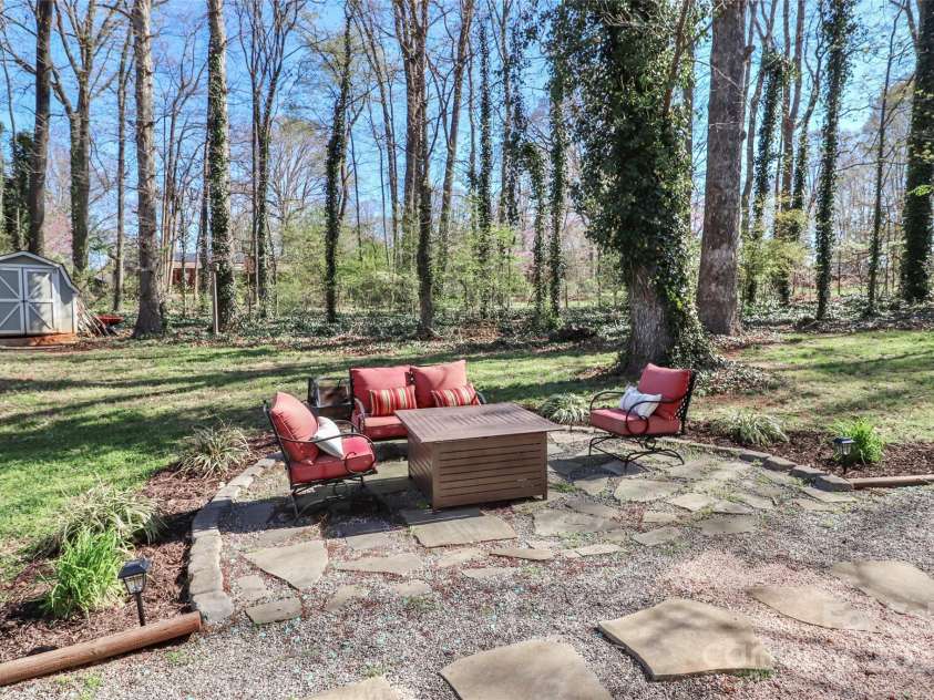 125 Little John Road, Statesville, NC 28625.  MLS# CAR4239716, YatesRealty ID 7648. 
