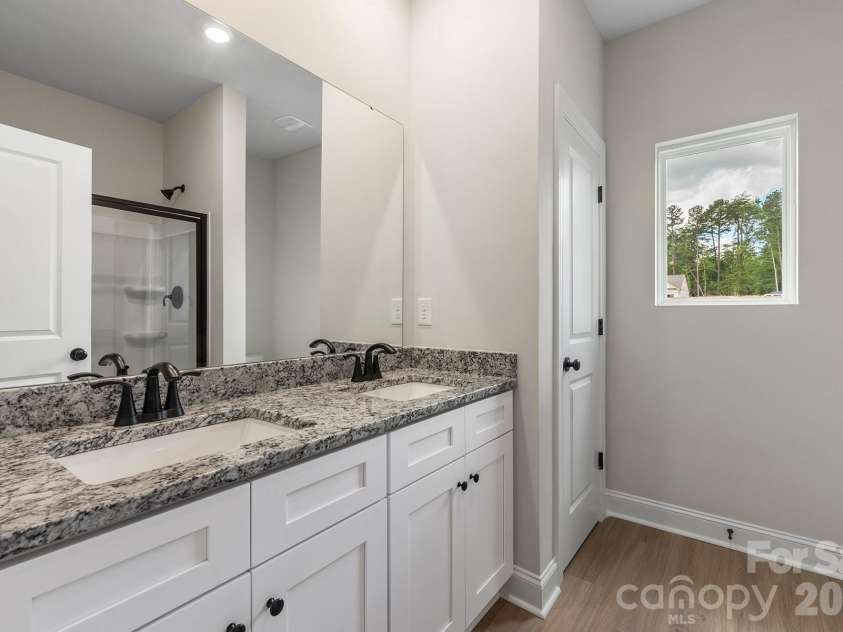 6509 Fairford Drive, Charlotte, NC 28215.  MLS# CAR4362253, YatesRealty ID 7649. 