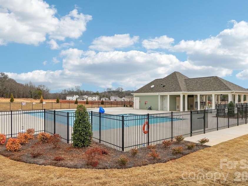2800 Frances View Lane, Lincolnton, NC 28092.  MLS# CAR4402384, YatesRealty ID 7650. 