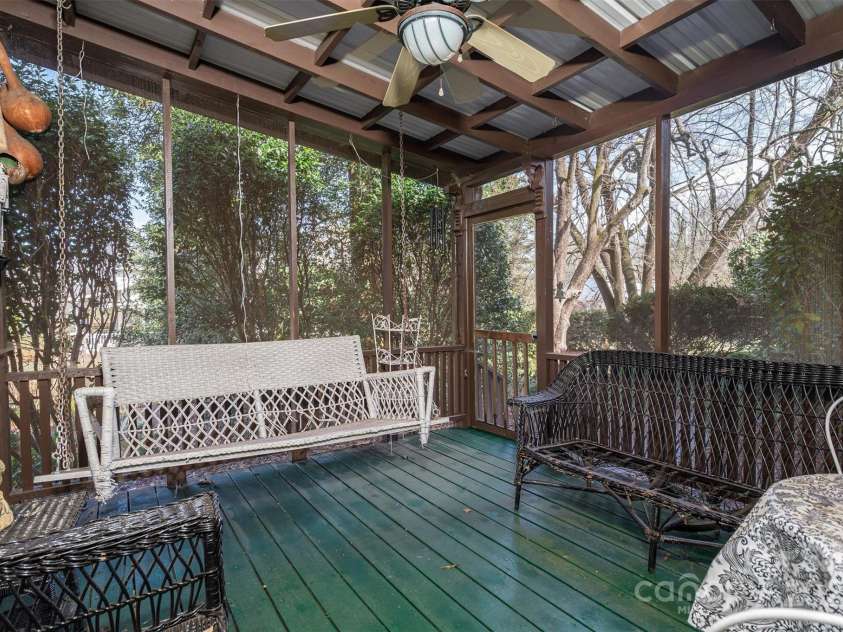 418 3rd Street, Hickory, NC 28601.  MLS# CAR4241824, YatesRealty ID 7651. 