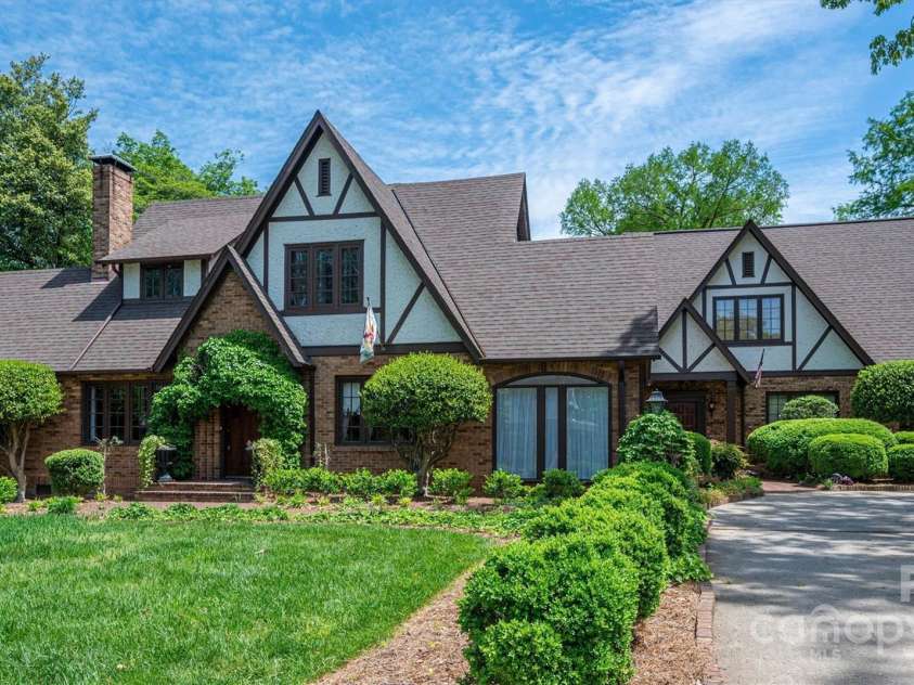 418 3rd Street, Hickory, NC 28601.  MLS# CAR4241824, YatesRealty ID 7651. 