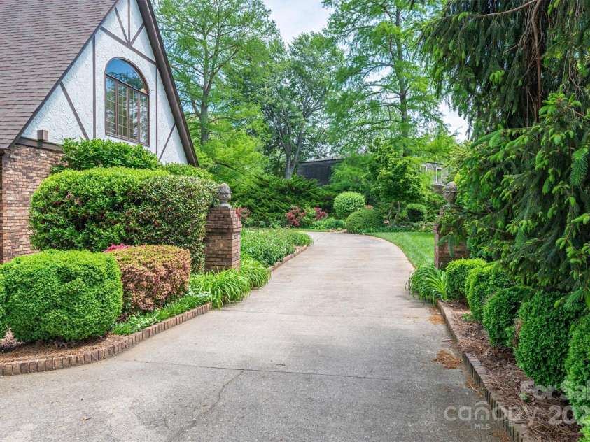 418 3rd Street, Hickory, NC 28601.  MLS# CAR4241824, YatesRealty ID 7651. 