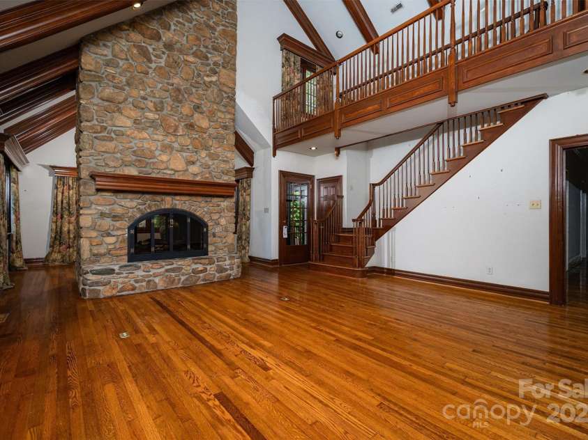 418 3rd Street, Hickory, NC 28601.  MLS# CAR4241824, YatesRealty ID 7651. 