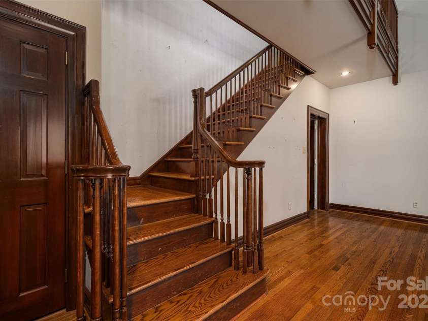 418 3rd Street, Hickory, NC 28601.  MLS# CAR4241824, YatesRealty ID 7651. 