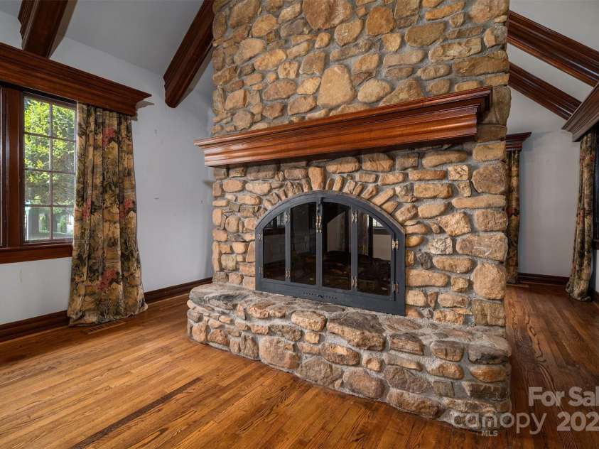 418 3rd Street, Hickory, NC 28601.  MLS# CAR4241824, YatesRealty ID 7651. 