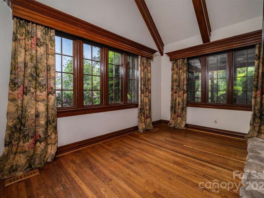 418 3rd Street, Hickory, NC 28601.  MLS# CAR4241824, YatesRealty ID 7651. 