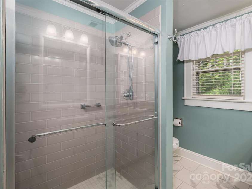 418 3rd Street, Hickory, NC 28601.  MLS# CAR4241824, YatesRealty ID 7651. 