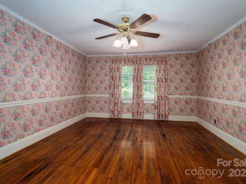 418 3rd Street, Hickory, NC 28601.  MLS# CAR4241824, YatesRealty ID 7651. 
