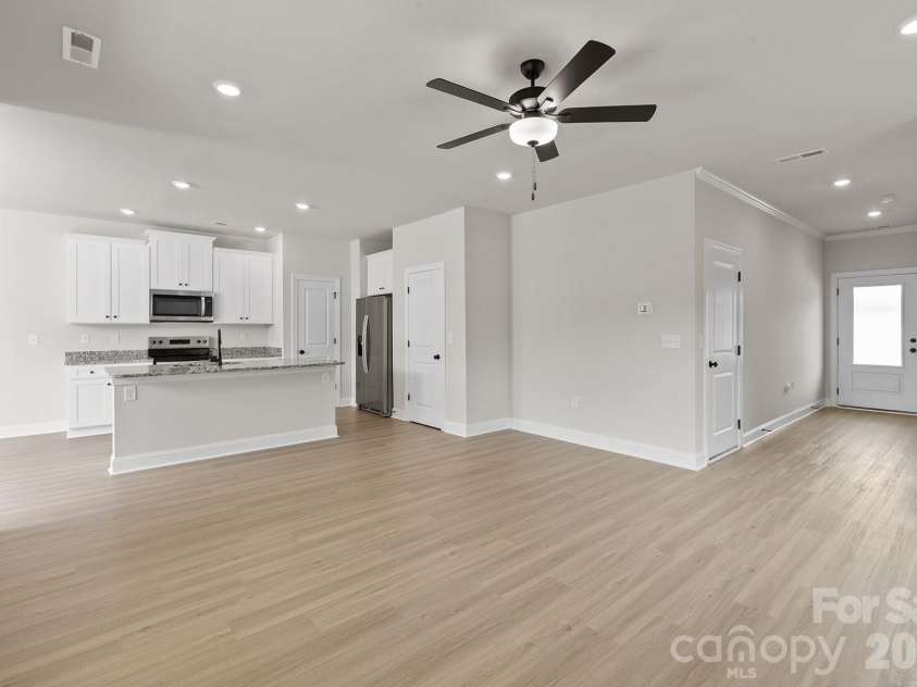 6729 Fairford Drive, Charlotte, NC 28215.  MLS# CAR4354014, YatesRealty ID 7651. 
