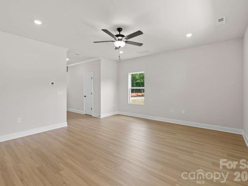 6729 Fairford Drive, Charlotte, NC 28215.  MLS# CAR4354014, YatesRealty ID 7651. 
