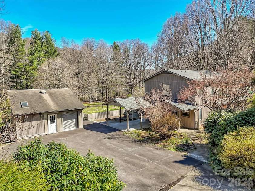 41 Balsam Shadows Drive, Maggie Valley, NC 28751.  MLS# CAR4362507, YatesRealty ID 7652. 