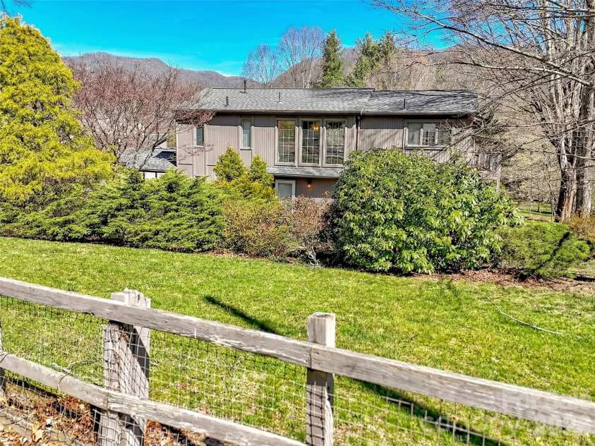 41 Balsam Shadows Drive, Maggie Valley, NC 28751.  MLS# CAR4362507, YatesRealty ID 7652. 