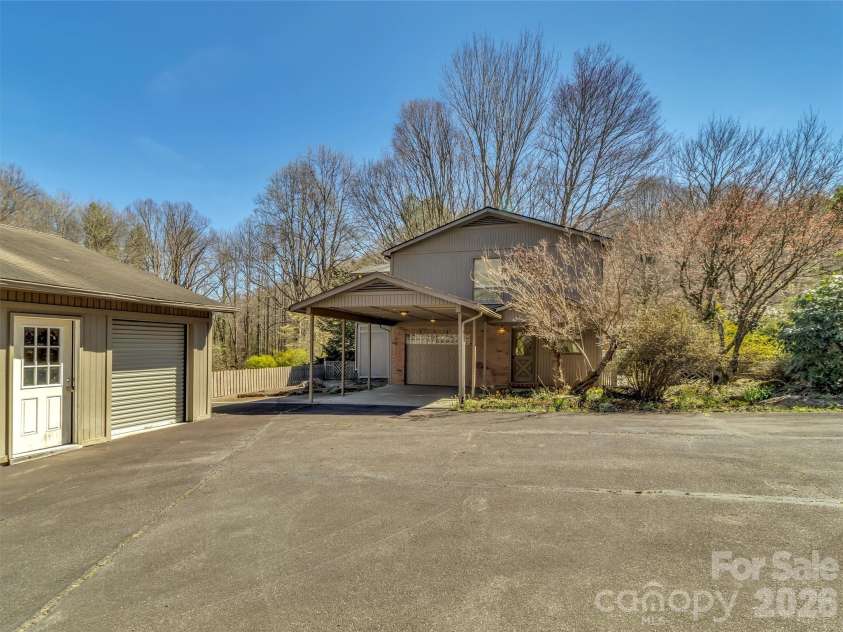 41 Balsam Shadows Drive, Maggie Valley, NC 28751.  MLS# CAR4362507, YatesRealty ID 7652. 