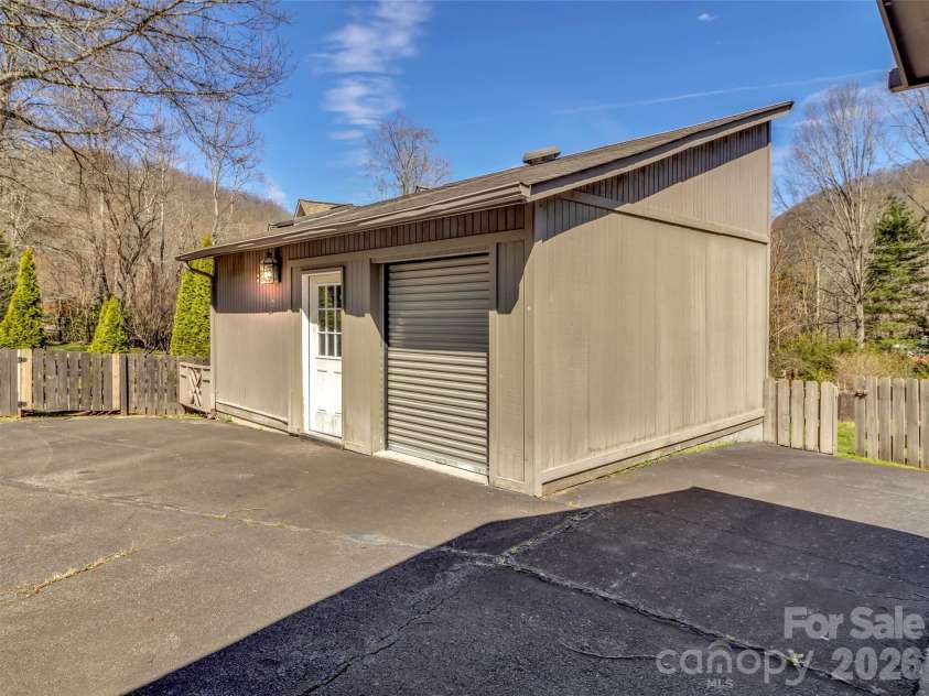 41 Balsam Shadows Drive, Maggie Valley, NC 28751.  MLS# CAR4362507, YatesRealty ID 7652. 