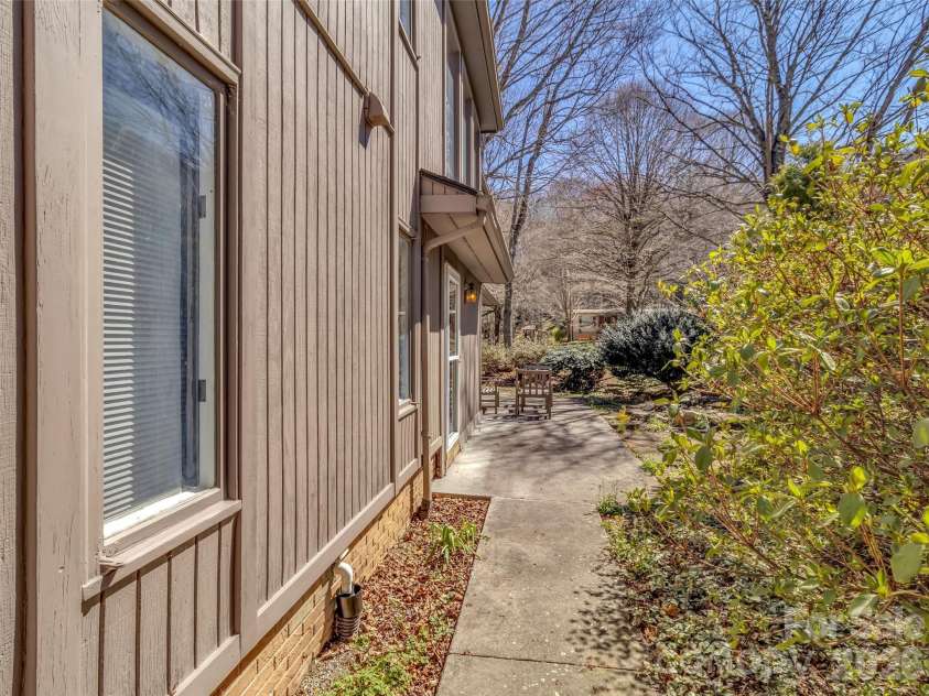 41 Balsam Shadows Drive, Maggie Valley, NC 28751.  MLS# CAR4362507, YatesRealty ID 7652. 