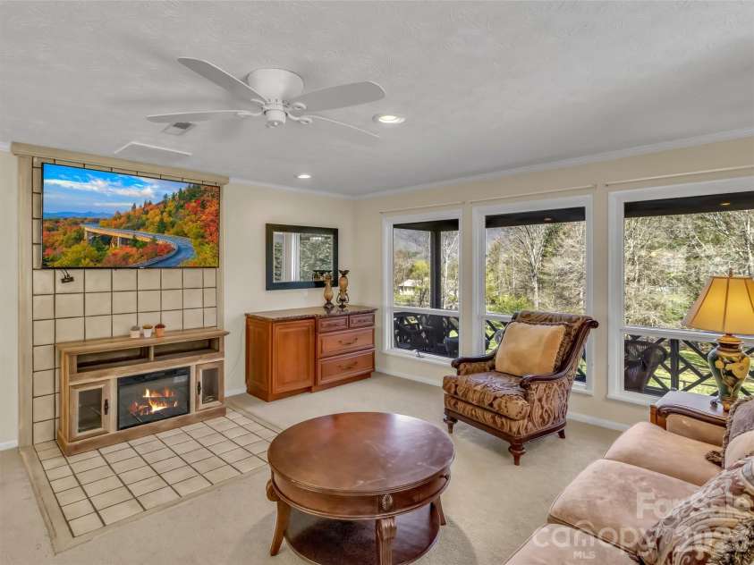 41 Balsam Shadows Drive, Maggie Valley, NC 28751.  MLS# CAR4362507, YatesRealty ID 7652. 