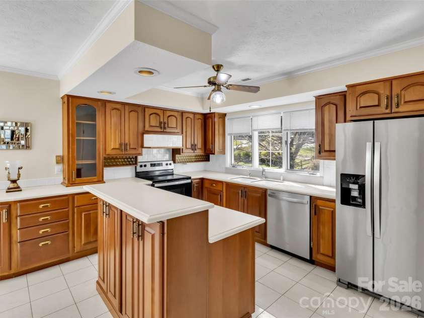 41 Balsam Shadows Drive, Maggie Valley, NC 28751.  MLS# CAR4362507, YatesRealty ID 7652. 
