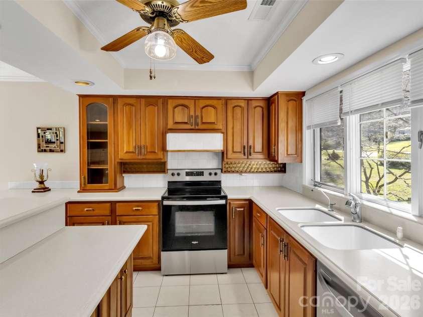 41 Balsam Shadows Drive, Maggie Valley, NC 28751.  MLS# CAR4362507, YatesRealty ID 7652. 
