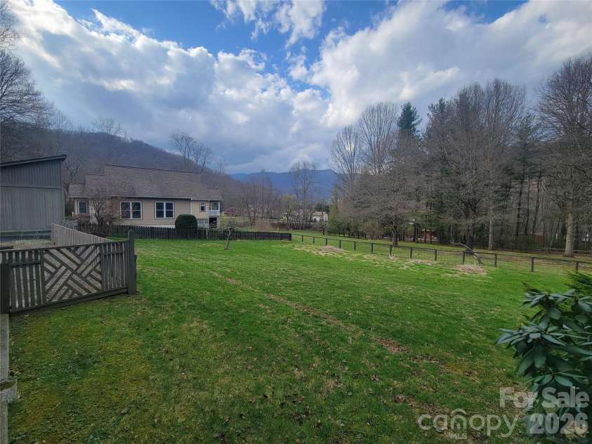 41 Balsam Shadows Drive, Maggie Valley, NC 28751.  MLS# CAR4362507, YatesRealty ID 7652. 