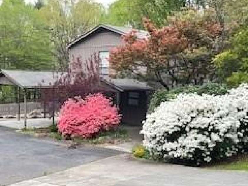 41 Balsam Shadows Drive, Maggie Valley, NC 28751.  MLS# CAR4362507, YatesRealty ID 7652. 