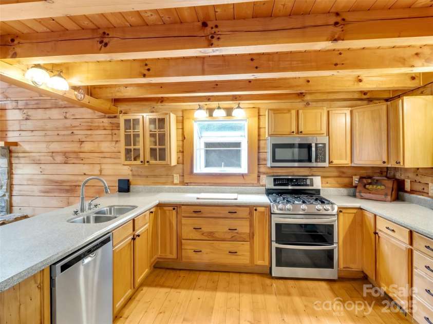 500 Beechwood Drive, Sylva, NC 28779.  MLS# CAR4271075, YatesRealty ID 7652. 