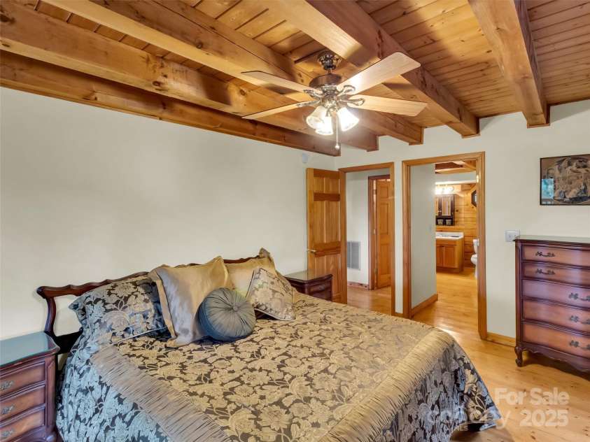 500 Beechwood Drive, Sylva, NC 28779.  MLS# CAR4271075, YatesRealty ID 7652. 