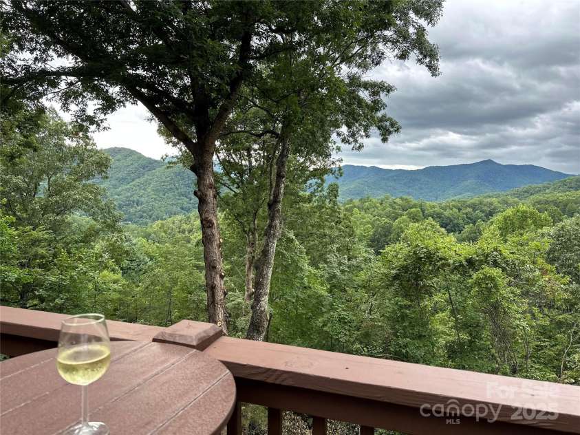 500 Beechwood Drive, Sylva, NC 28779.  MLS# CAR4271075, YatesRealty ID 7652. 