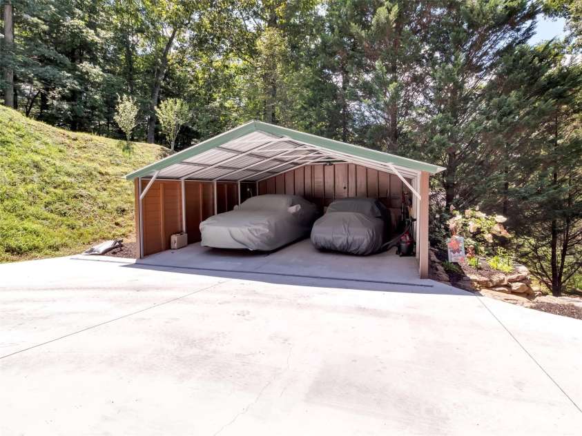 500 Beechwood Drive, Sylva, NC 28779.  MLS# CAR4271075, YatesRealty ID 7652. Detached Carport