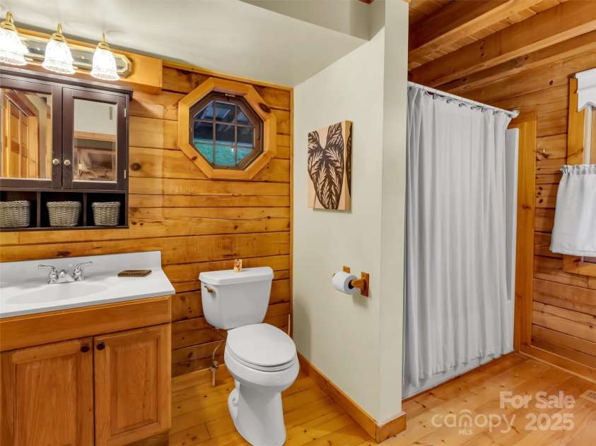 500 Beechwood Drive, Sylva, NC 28779.  MLS# CAR4271075, YatesRealty ID 7652. Primary Bath