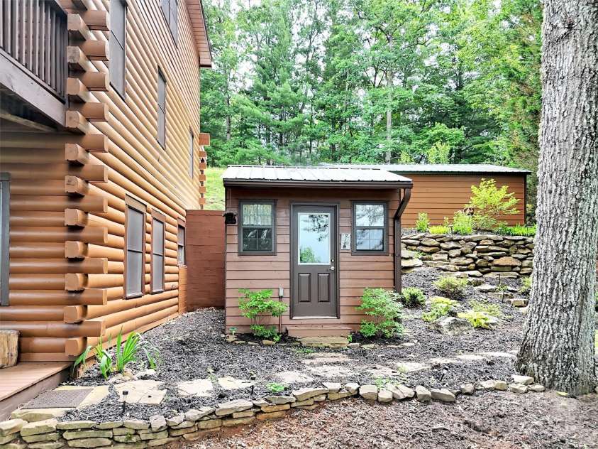 500 Beechwood Drive, Sylva, NC 28779.  MLS# CAR4271075, YatesRealty ID 7652. 