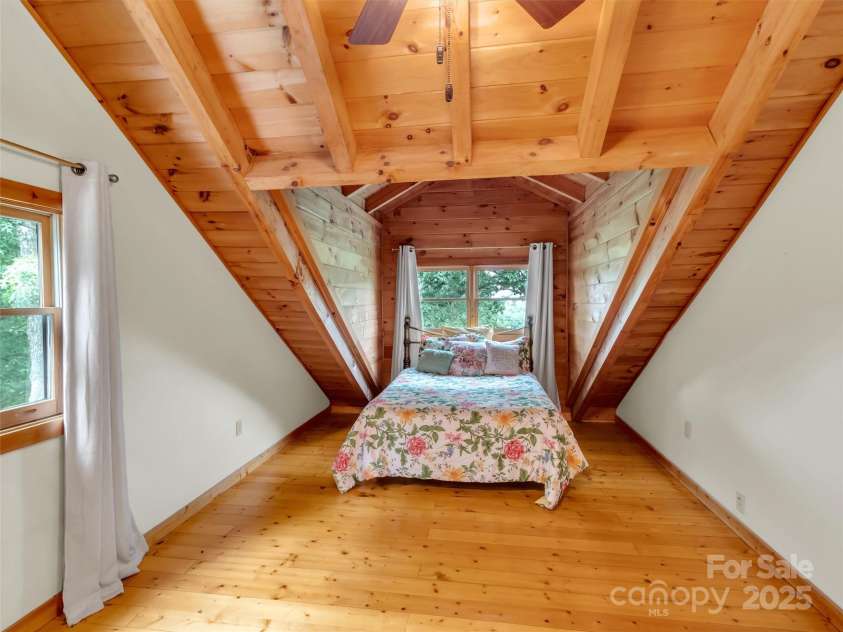 500 Beechwood Drive, Sylva, NC 28779.  MLS# CAR4271075, YatesRealty ID 7652. Upstairs Ensuite