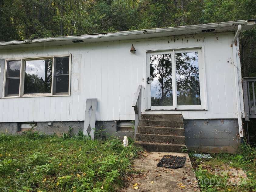 38 Glen Hill Drive, Weaverville, NC 28787.  MLS# CAR4171389, YatesRealty ID 7653. 