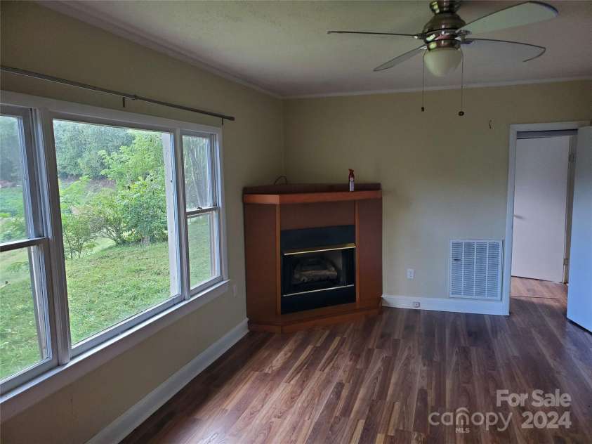 38 Glen Hill Drive, Weaverville, NC 28787.  MLS# CAR4171389, YatesRealty ID 7653. 