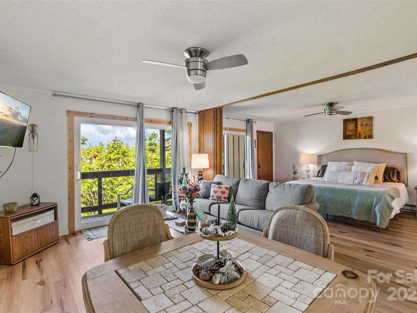 103 Upper Holiday Lane, Beech Mountain, NC 28604.  MLS# CAR4231463, YatesRealty ID 7654. 