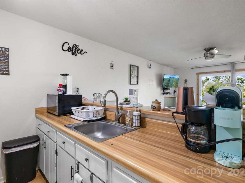 103 Upper Holiday Lane, Beech Mountain, NC 28604.  MLS# CAR4231463, YatesRealty ID 7654. 