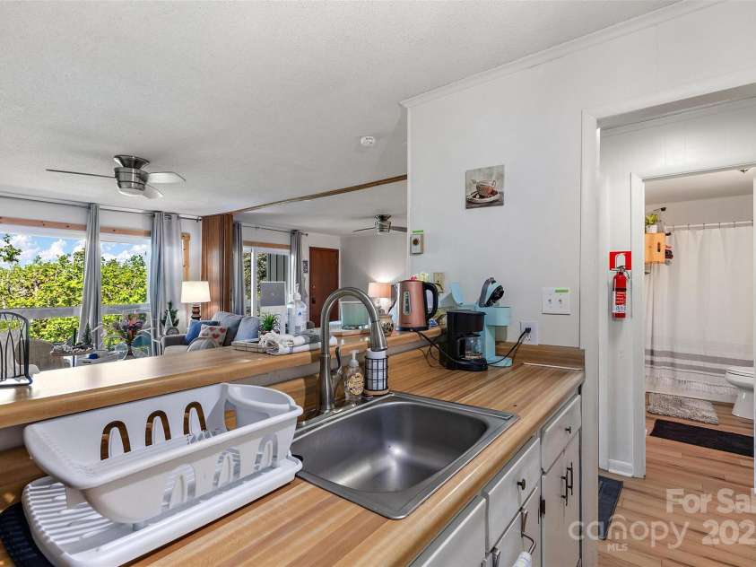 103 Upper Holiday Lane, Beech Mountain, NC 28604.  MLS# CAR4231463, YatesRealty ID 7654. 