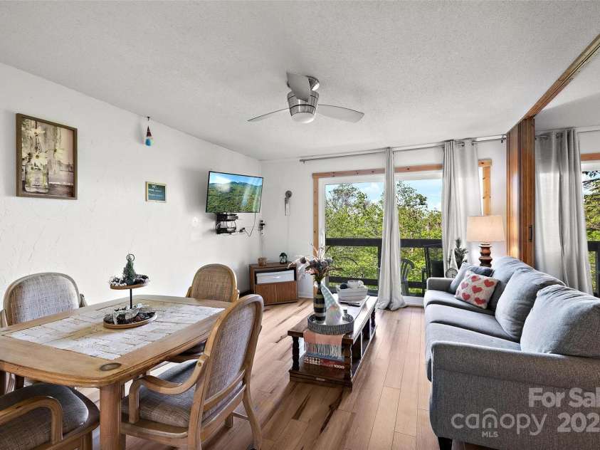 103 Upper Holiday Lane, Beech Mountain, NC 28604.  MLS# CAR4231463, YatesRealty ID 7654. 