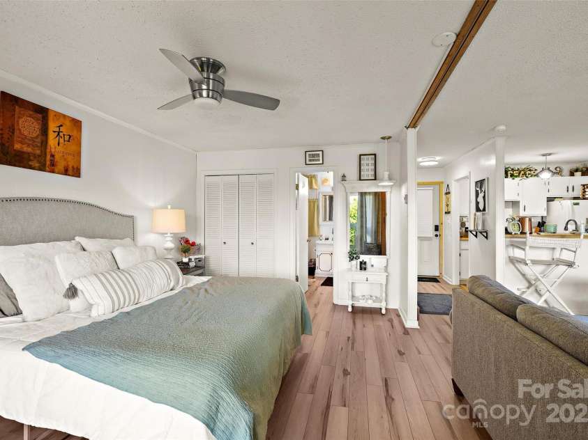 103 Upper Holiday Lane, Beech Mountain, NC 28604.  MLS# CAR4231463, YatesRealty ID 7654. 