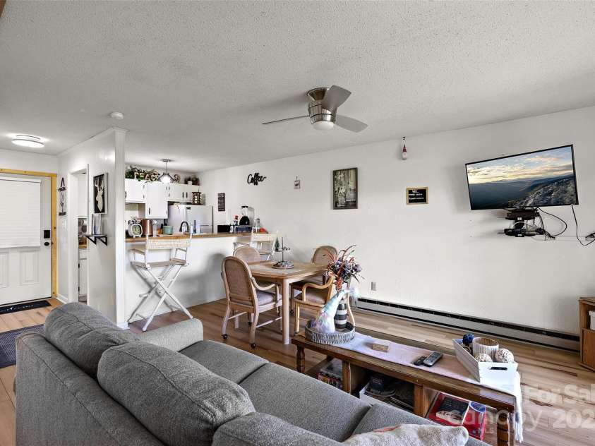 103 Upper Holiday Lane, Beech Mountain, NC 28604.  MLS# CAR4231463, YatesRealty ID 7654. 