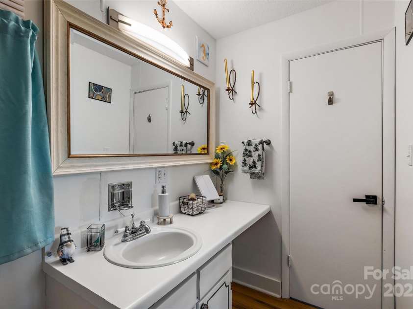 103 Upper Holiday Lane, Beech Mountain, NC 28604.  MLS# CAR4231463, YatesRealty ID 7654. 