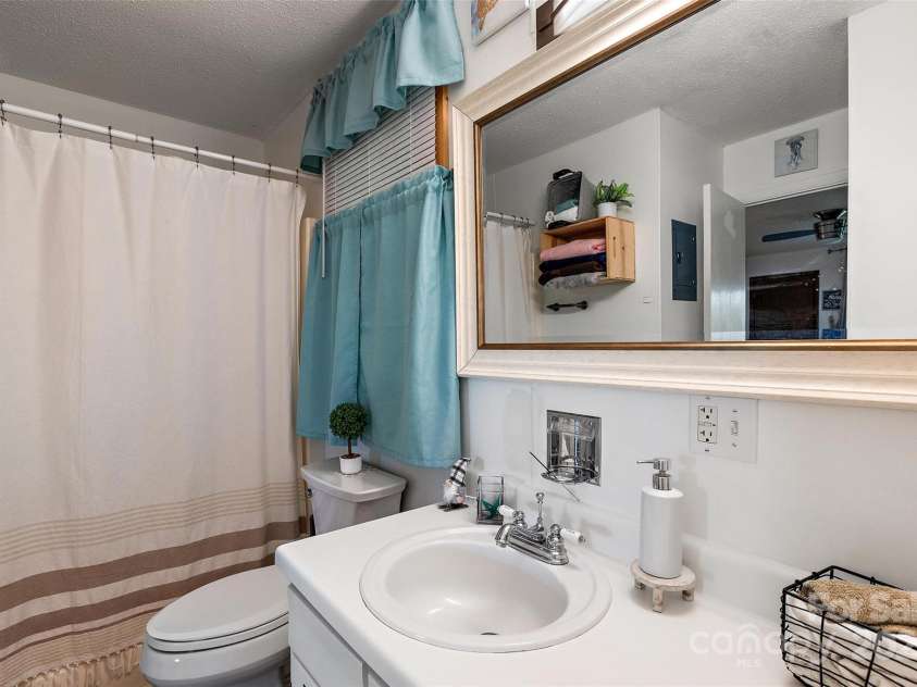 103 Upper Holiday Lane, Beech Mountain, NC 28604.  MLS# CAR4231463, YatesRealty ID 7654. 