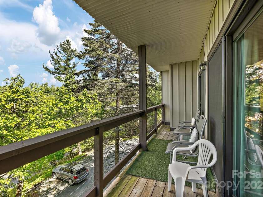 103 Upper Holiday Lane, Beech Mountain, NC 28604.  MLS# CAR4231463, YatesRealty ID 7654. 