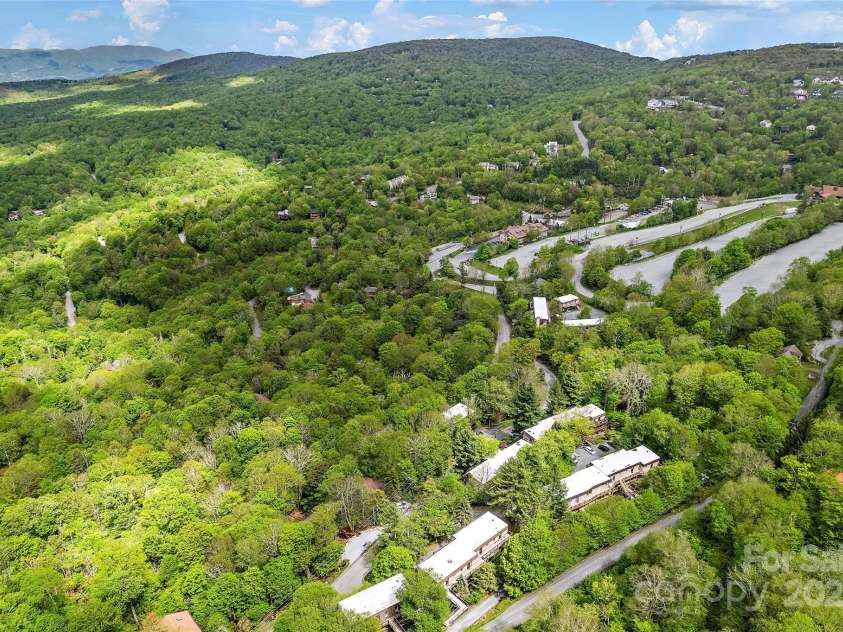 103 Upper Holiday Lane, Beech Mountain, NC 28604.  MLS# CAR4231463, YatesRealty ID 7654. 