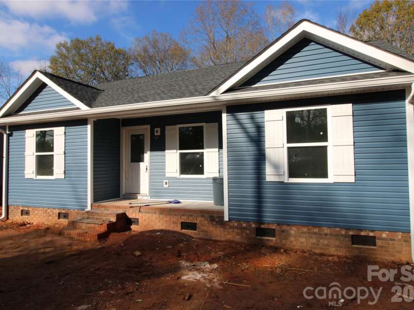 152 Hinton Street, Chester, SC 29706.  MLS# CAR4319957, YatesRealty ID 7654. 