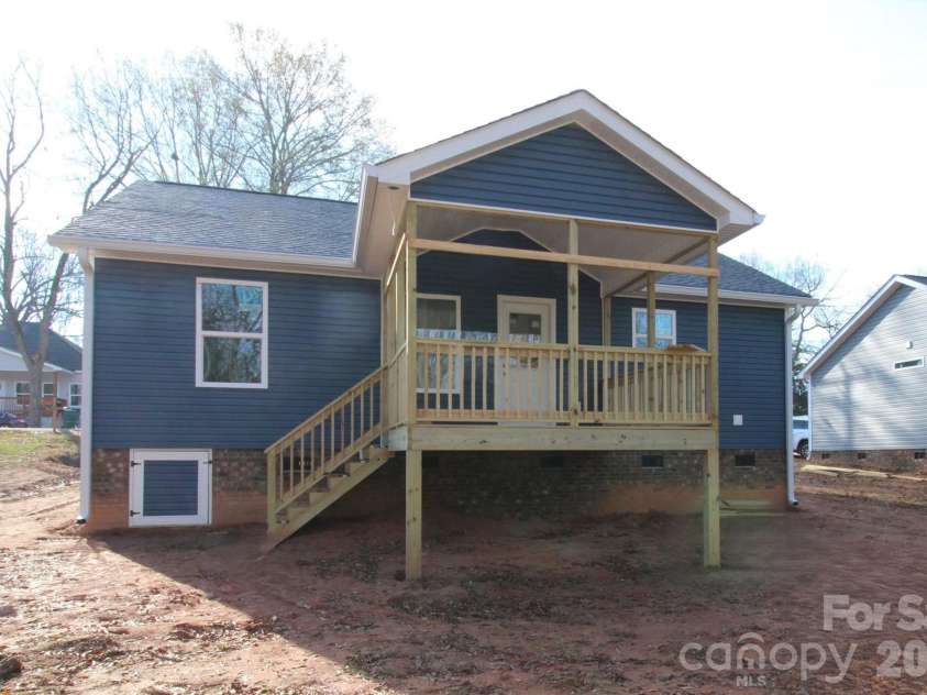 152 Hinton Street, Chester, SC 29706.  MLS# CAR4319957, YatesRealty ID 7654. 