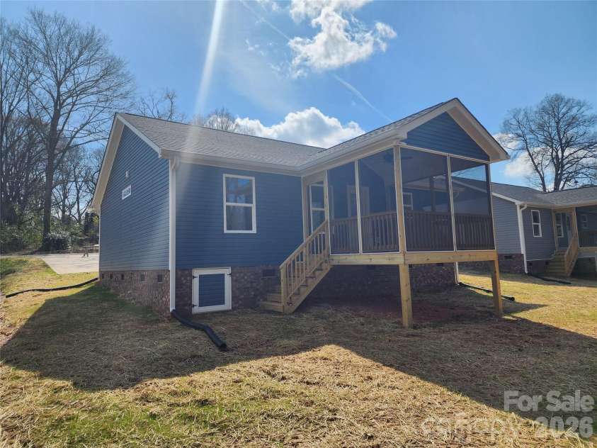 152 Hinton Street, Chester, SC 29706.  MLS# CAR4319957, YatesRealty ID 7654. 