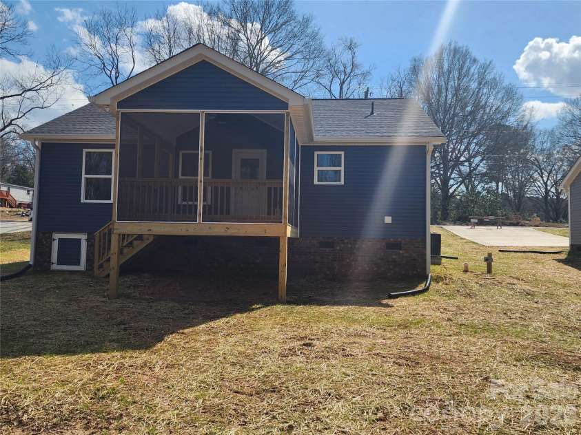 152 Hinton Street, Chester, SC 29706.  MLS# CAR4319957, YatesRealty ID 7654. 
